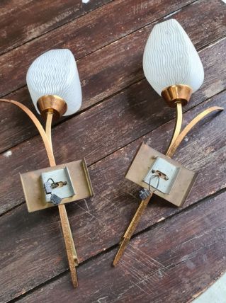 Paire d'appliques  murales style années 50   en laiton et mé