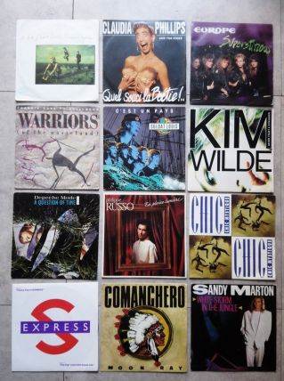 Lot de 23 disques vinyles 45 tours des années 80 