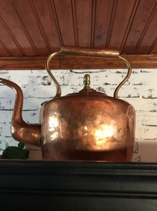 Bouilloire en cuivre et batterie de 6 casseroles en cuiv