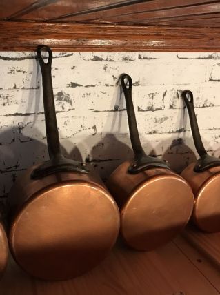 Bouilloire en cuivre et batterie de 6 casseroles en cuiv