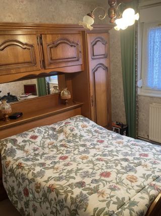 Chambre à coucher pont + sommier+ matelas 