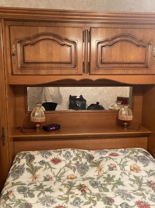 Chambre à coucher pont + sommier+ matelas 