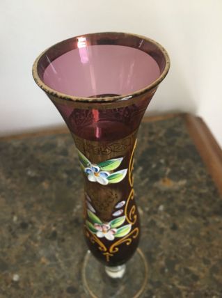 Soliflore avec décor floral en relief