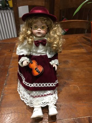 Poupée porcelaine (violoniste)