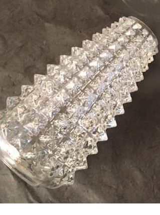 1 jolie tulipe conique en verre blanc avec picots