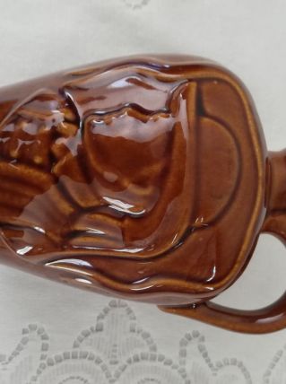 Cruche pichet en céramique sculptée