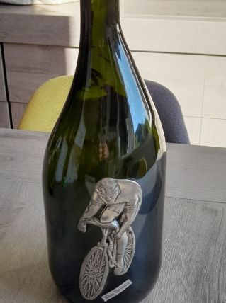 bouteille décoré étain cycliste