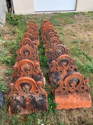 tuiles faitières décoratives