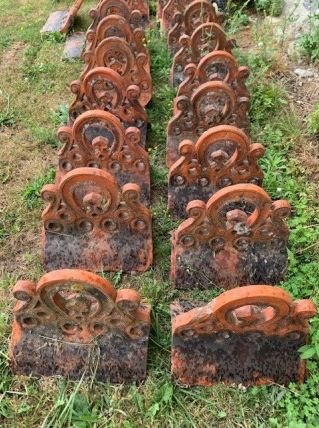 tuiles faitières décoratives