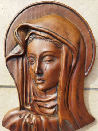 Sculpture sur bois de la vierge