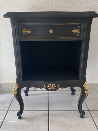 Table de chevet ou petit meuble d'appoint de style louis XV