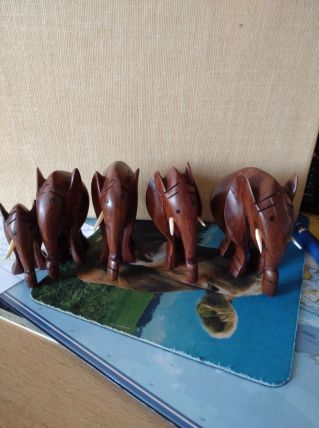Famille Complète De 5 Éléphants Sculptés En Bois Massif -