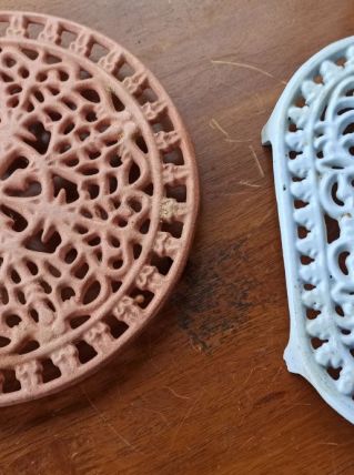 Lot de 2 dessous de plat en fonte 