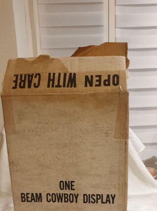 Porte-bouteille cowboy stand par Jim Beam