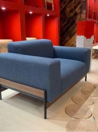 2 fauteuils base noyer laqué marque WEWOOD