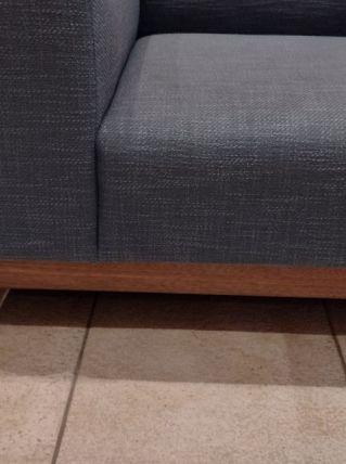 2 fauteuils base noyer laqué marque WEWOOD