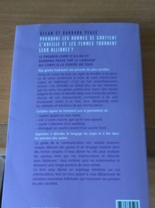 Pourquoi les hommes se grattent la tete et les femmes tourne