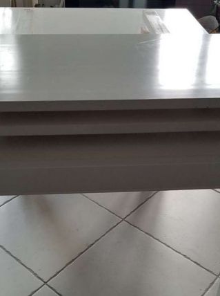 Table blanche en bois avec 2 rallonges