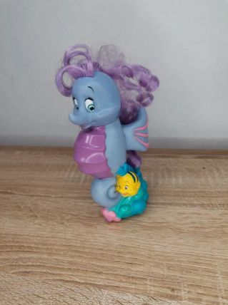 Figurine hippocampe et polochon disney la petite sirène