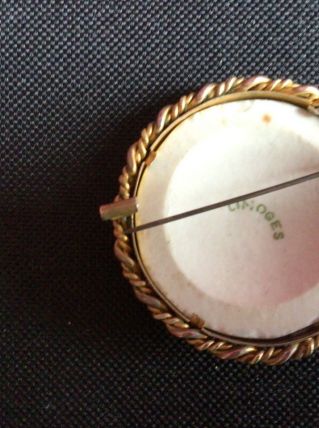 Broche porcelaine 