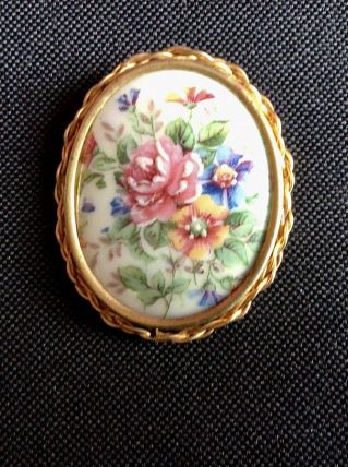 Broche porcelaine 