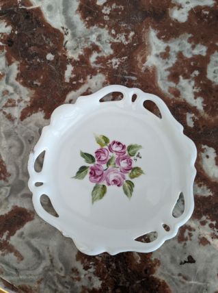 Petite coupelle en porcelaine. 