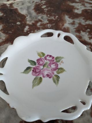 Petite coupelle en porcelaine. 