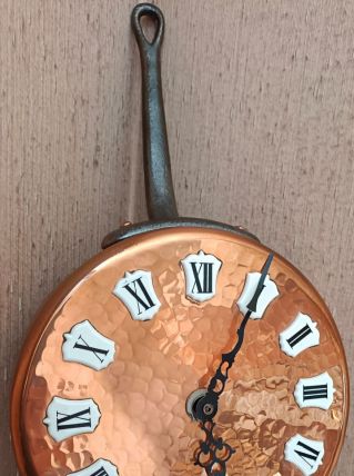 Pendule cuivre : casserole d'horloge murale en cuivre martel