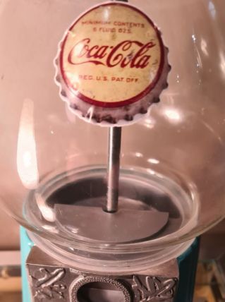 Distributeur de bonbon, chewing gum, cacahuète verre et meta