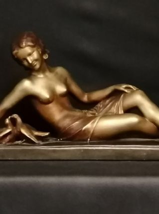 Statuette en plâtre, accident sur les pieds. 