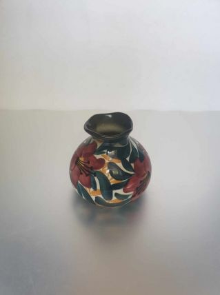 Joli petit vase aux hibiscus