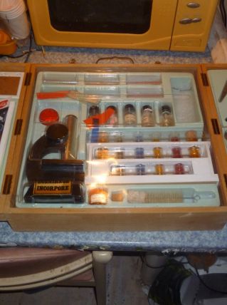 coffret le laboratoire de biologie ( 1971 )