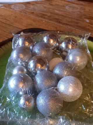 Boules argentées 