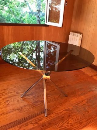 Table en verre fumé