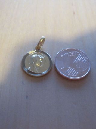 petite médaille dorée Sainte 
