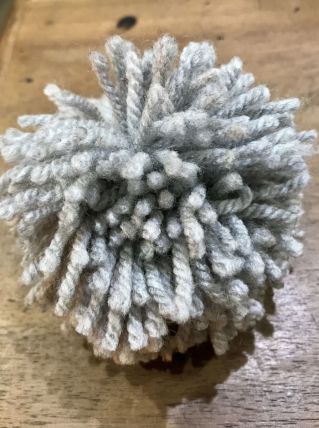 Pompon rond  laine gris clair