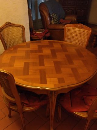 Table en merisier et chaises