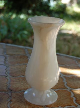 Vase ancien en albâtre