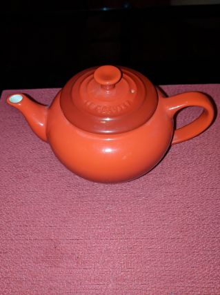Théière neuve marque le creuset