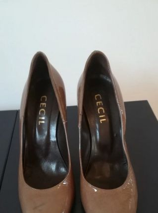 988* CECIL jolis escarpins taupe cuir verni (40)
