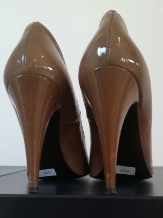 988* CECIL jolis escarpins taupe cuir verni (40)