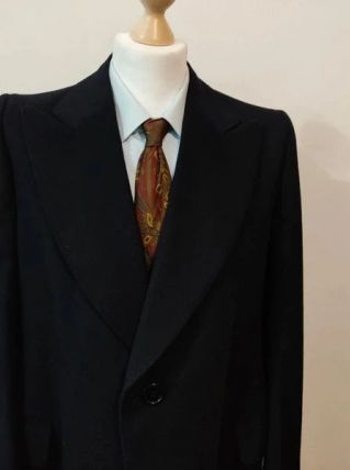 Majestueux costume croisé pinstripe en laine