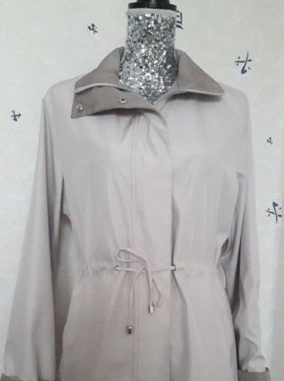 Magnifique parka beige sans capuche, lien à la taille T 42/4