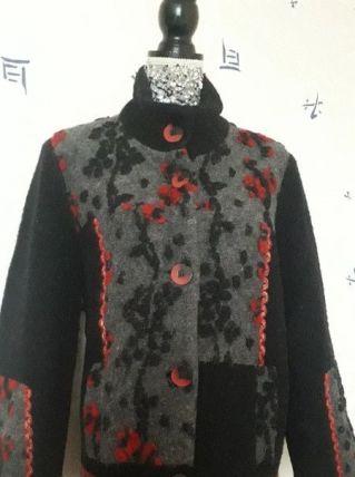 Magnifique veste chaude 80% laine bouclée et motifs T. 46/48
