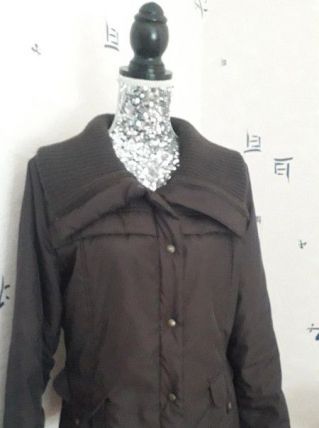Magnifique veste/blouson avec grand col en tissu tricoté