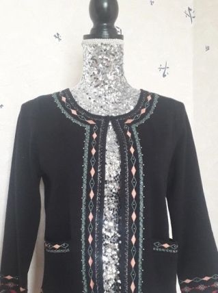 Sublime gilet épais, brodé 100% coton, perles cousues