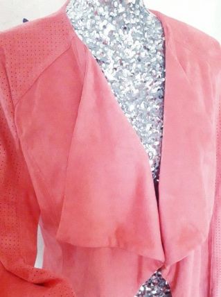 Magnifique veste rose très très douce, suédine (peau de pêch