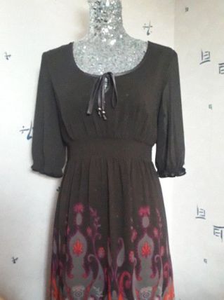 Magnifique robe mi-saison, manches 3/4 et ruban satiné