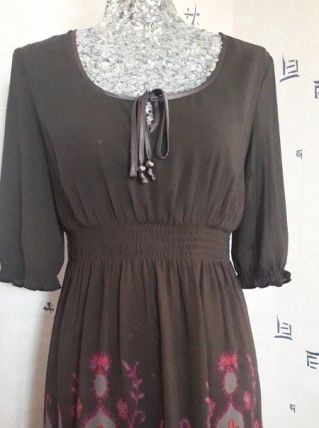 Magnifique robe mi-saison, manches 3/4 et ruban satiné