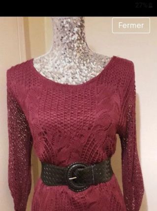 Magnifique tunique bordeaux en dentelle et maille brodées